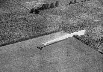 First crop dusting used a Curtiss JN Jenny