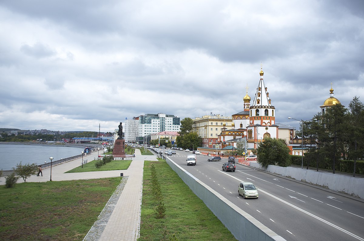 Г. Иркутск. Собор Богоявления, памятник основателям Иркутска.