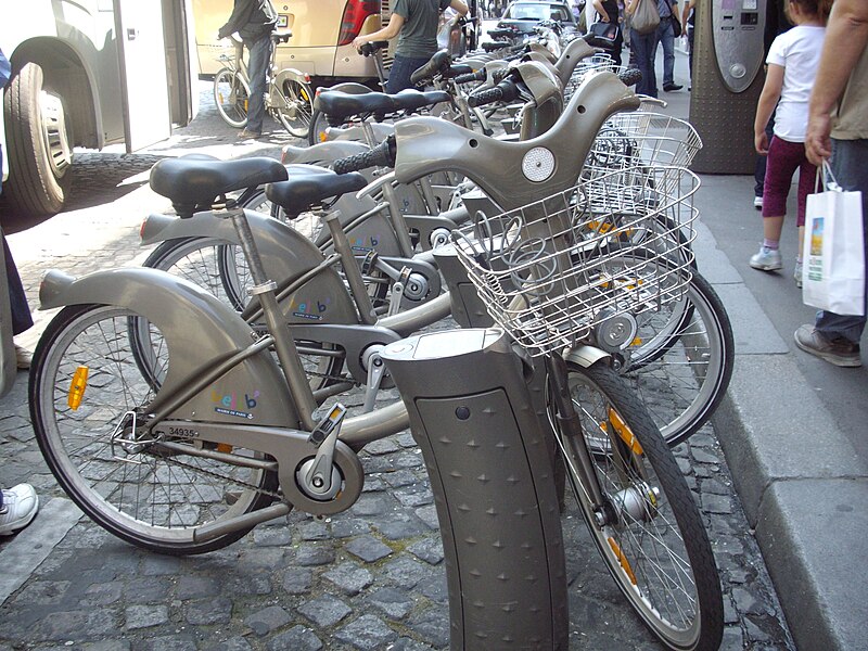 File:'Cycle rental stand' in Paris..jpg