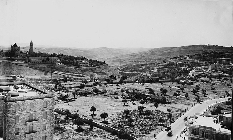 File:(WITH PICTURE NO. D637-003) PANORAMIC VIEW OF SOUTH EAST JERUSALEM AS SEEN FROM THE TOP OF THE Y.M.C.A. BUILDING. צילום נוף המשקיף על החלק הדרום מזרחיD637-004.jpg