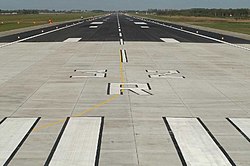 Piste de l'aéroport de Šiauliai.jpg