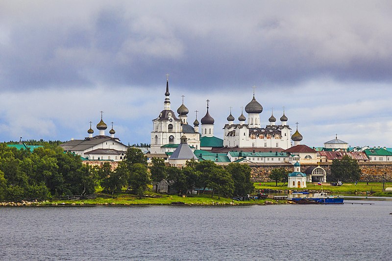 File:Вид на монастырь с Белого моря.jpg