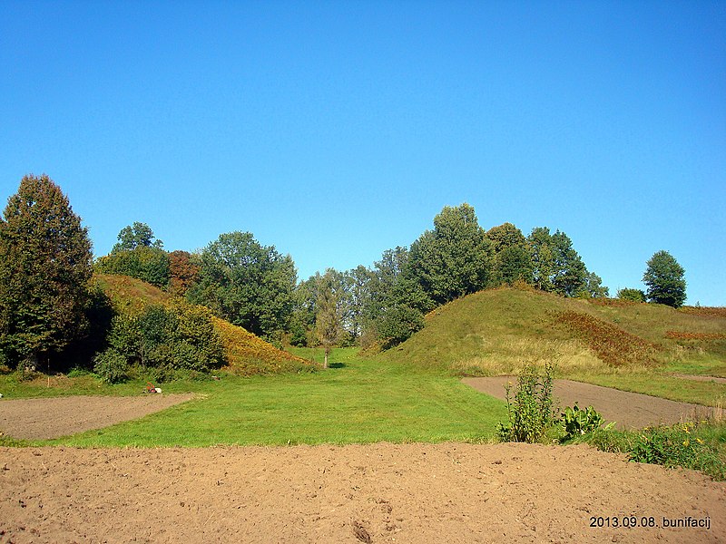 File:Замчища - panoramio.jpg