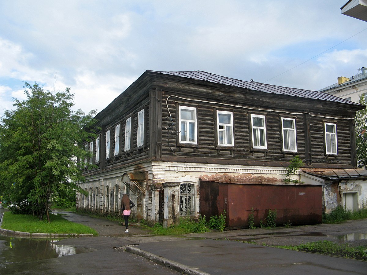 Дома дом город лысьва. Дом купца Буктемирова Лысьва. Дом купца Буктемирова с типографией Лысьва. Город Лысьва Пермский край. Полукаменный дом 19 века Пермь.