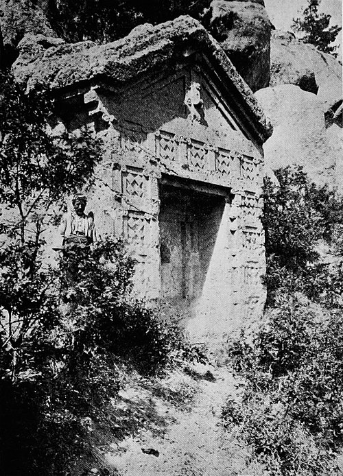 第二圖小亞細亞バクシシュ附近の墳墓（フリジア時代）