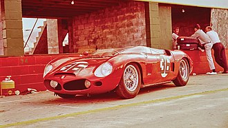 Der Ferrari 248 SP, Chasis-Nr. s/n 0806 in Sebring (USA) beim 12-Stunden-Rennen von Sebring. Er wurde von John Fulp und Peter Ryan auf den 13. Gesamtrang gefahren