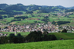 Bütschwil vidita de la vojo de Ganterschwil al Oberhelfenschwil