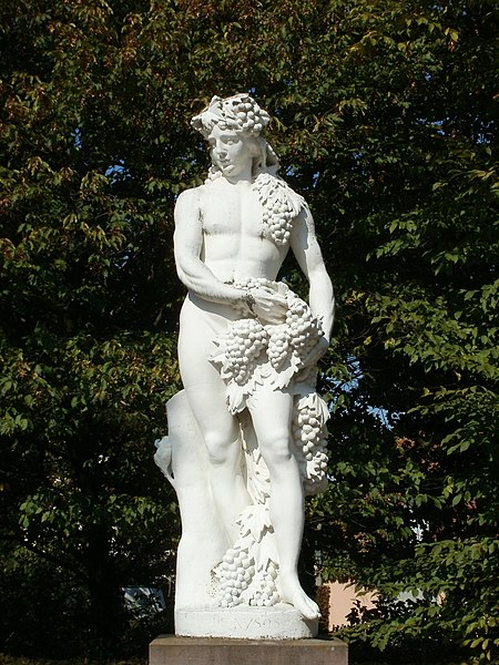 File:20110925Bacchus Schwetzingen1.jpg