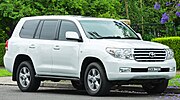 2011 Toyota Land Cruiser (UZJ200R) Sahara wagon (2011-11-18) 01.jpg