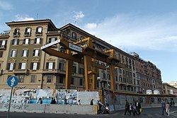 De bouwplaats in de via La Spezia op 1 mei 2015