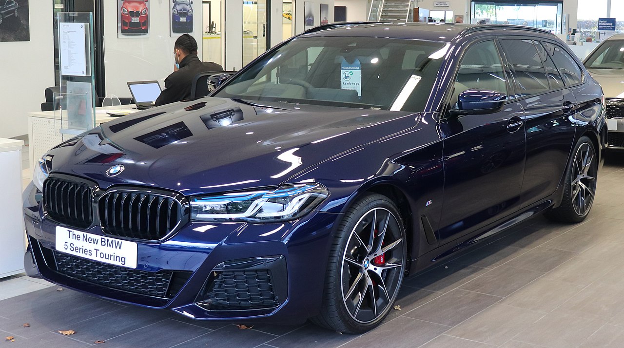 Image of 2020 BMW 530d Touring M Sport xDrive LCi 3.0 Front