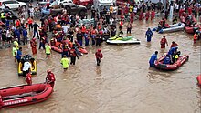 Rescue workers evacuate flood-affected people in Zhuozhou. 2023Nian Zhuo Zhou Xun Qing Zhuozhou flood 02 20230802.jpg