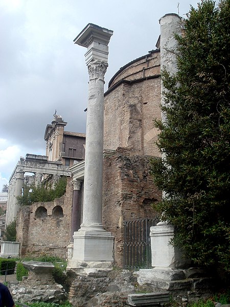 File:4311 - Roma - Fori - Tempio di Romolo - Foto Giovanni Dall'Orto - 17-Mar-2008.jpg