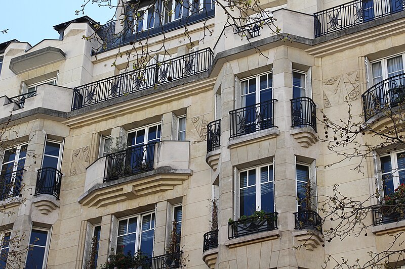 File:78 avenue de La Bourdonnais, Paris 10 April 2016.jpg