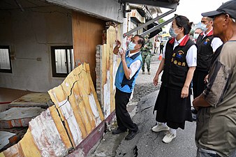 918强震袭击花莲南区县长徐榕蔚持续走访各处视察灾损