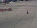 Aeroporto Internacional de São Paulo-Guarulhos - Removendo a bagagem do Avião (2).jpg