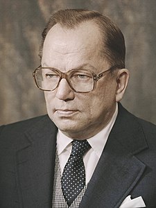 Ahti-Karjalainen-1980 (cropped).jpg