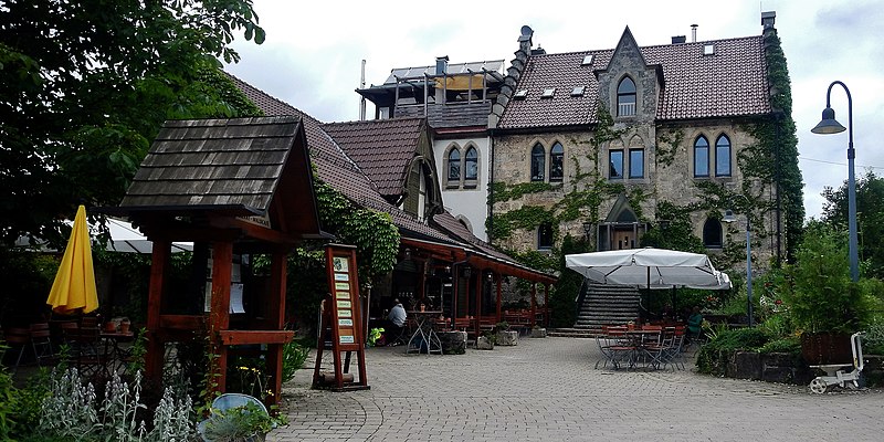 File:Altes Forsthaus beim Schloß Lichtenstein - panoramio.jpg