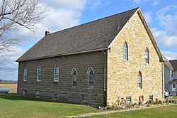 L Yolu üzerindeki eski Ambrose Baptist Kilisesi