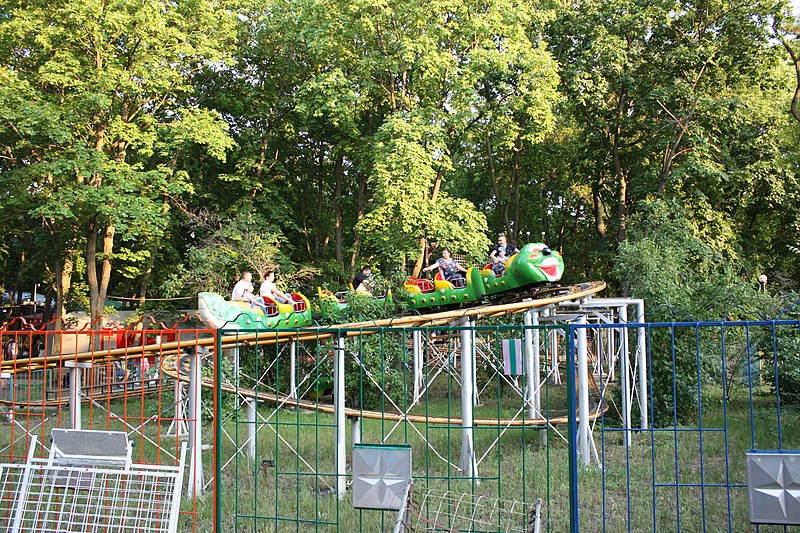 File:Amusement Park in Tiraspol (51880141703).jpg