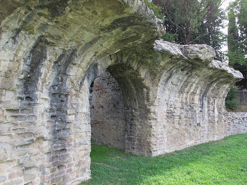 File:Anfiteatro di arezzo 09.JPG