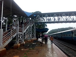 ایستگاه راه آهن Angadipuram 03.jpg
