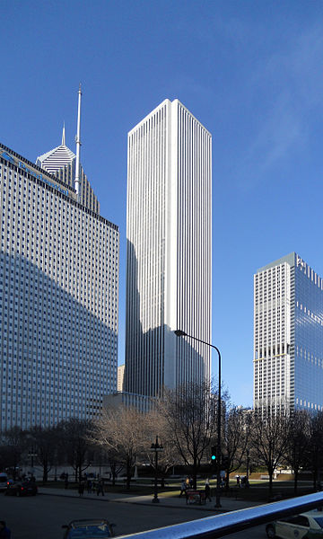 File:Aon Center Chicago 2015.jpg