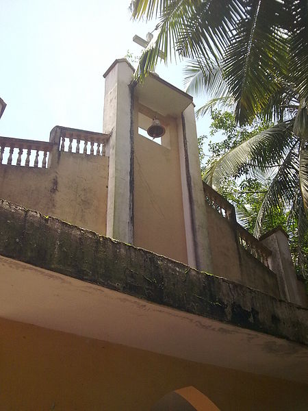 File:Arohana Marthoma church, Anicadu- frnt.jpg