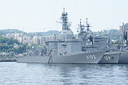 JS Asuka tại Căn cứ Hải quân Yokosuka vào ngày 25 tháng 7 năm 2014