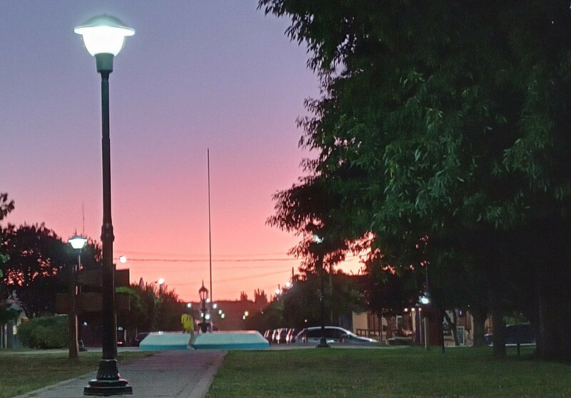 File:Atardecer en Choele Choel.jpg