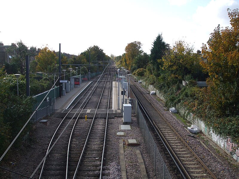 File:Avenue Road tramstop high westbound.JPG