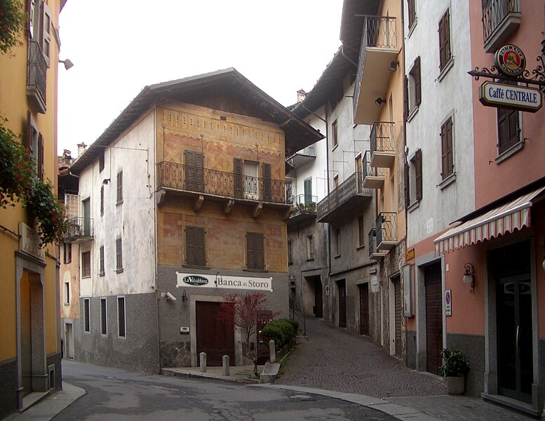 File:Bagolino Via Moreschi.JPG