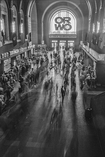 File:Bahnhof Dresden Hbf 1985.jpg