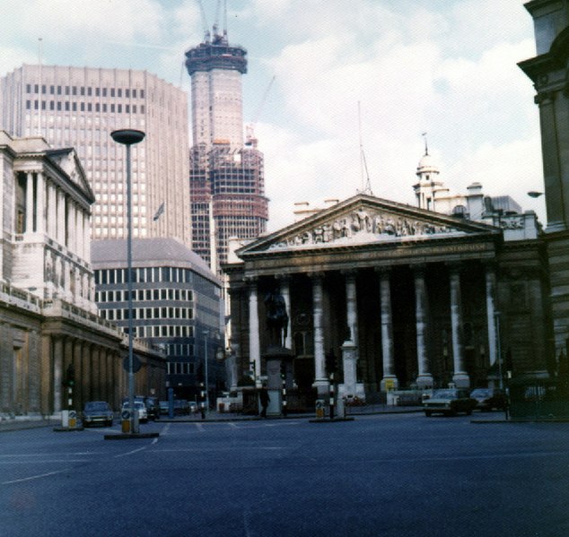 File:Bank and Royal Exchange c1974 - geograph.org.uk - 53261.jpg