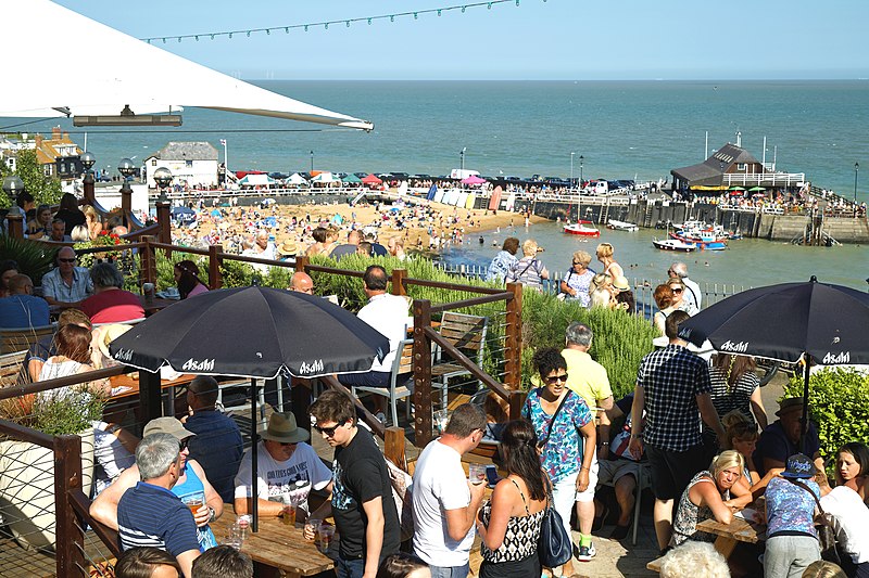 File:Bayside promenade Royal Albion Hotel patio at Broadstairs Kent England.jpg