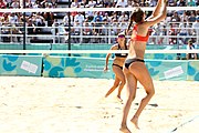 Deutsch: Beachvolleyball bei den Olympischen Jugendspielen 2018; Tag 9, 15. Oktober 2018; Mädchen, Viertelfinale: USA-Spanien 2–1 (21–19/17–21/15–9) English: Beach volleyball at the 2018 Summer Youth Olympics at 15 October 2018 – Girls Quarterfinals: USA-Spain 2–1 (21–19/17–21/15–9)