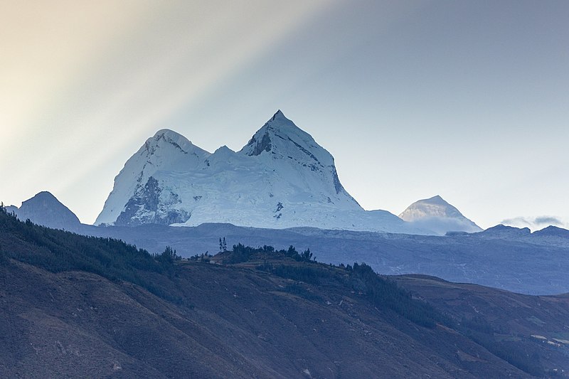 File:Beauty of mount Huandoy, Cordillera Blanca, Ancash, Peru.jpg