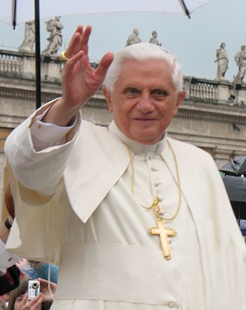 English: Pope Benedict XVI during general audition