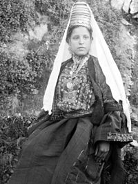 Вифлеемлянка в традиционном платье. 1898—1914 годы.