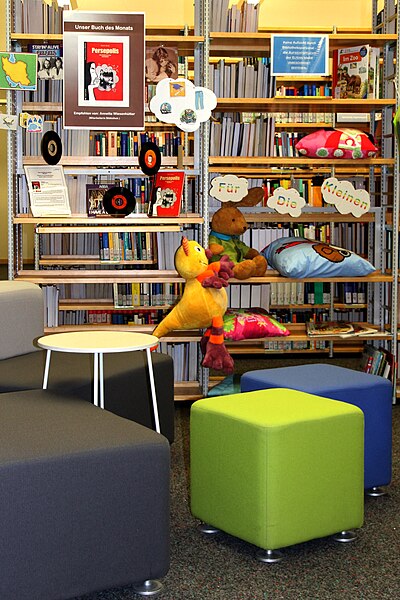 File:Bibliothek Lounge.jpg