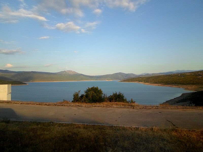 Податотека:Bilećko jezero sa okolinom 14.jpg