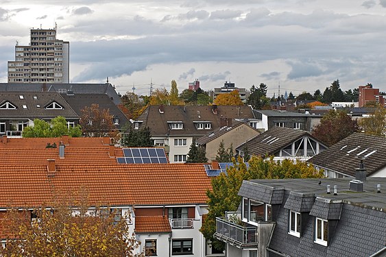 Blick über die Dächer von Brühl zu Dom und Colonius