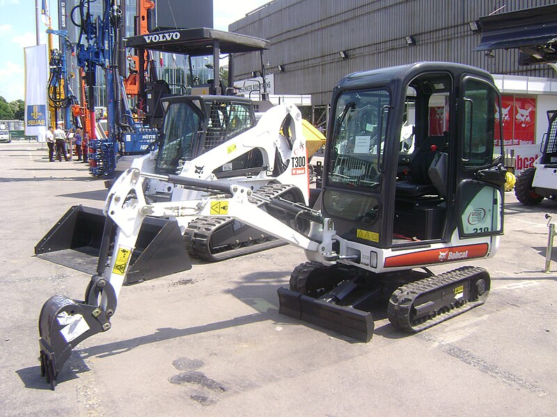 File:Bobcat 319 Compact Excavator and Bobcat T300 Compact Track Loader at Construct Expo Utilaje 2010.JPG