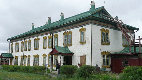 Zimska palata na planini Bogd Kan, izgrađena 1903. godine od strane cara Nikolaja II Aleksandroviča[17]