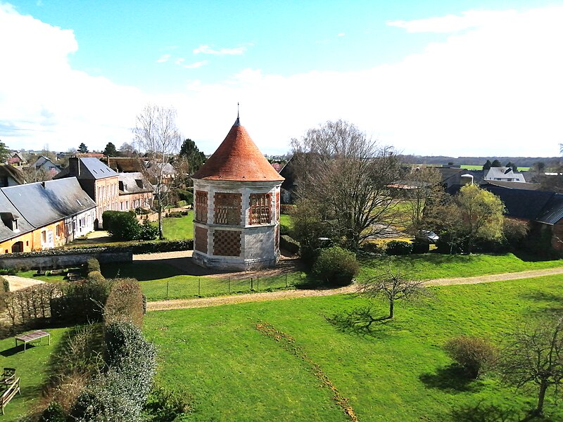 Fichier:Boos (Seine-Maritime) paysage et pigeonnier vers l'est IMG 20230319 130039.jpg