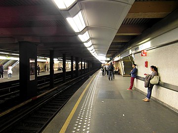 Archivo:Bruxelles_-_Brussel_-_Metro_-_Montgomery_(13196669984).jpg