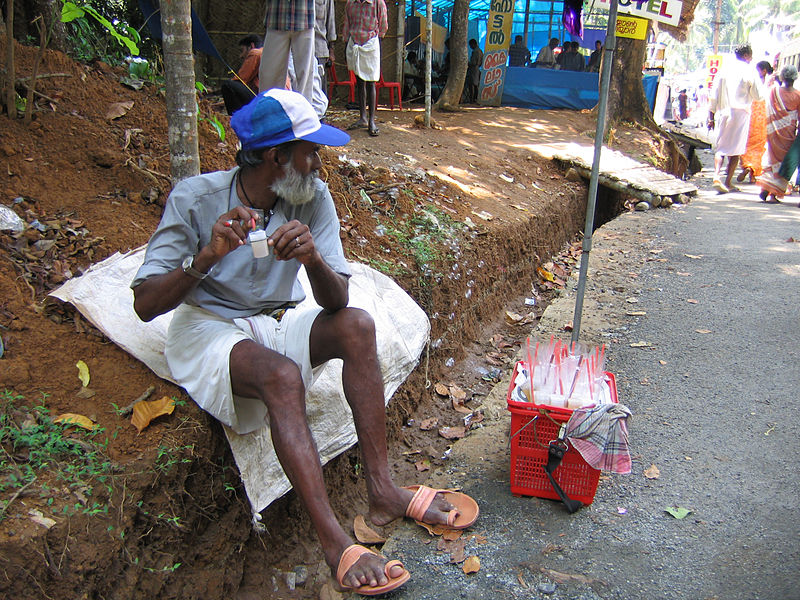 File:Bubble maker at Kottiyoor.jpg