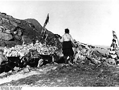 Cairn au passage du col de Nathu (Ernst Schäfer, 1939).