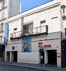Description de l'image Bus Palladium, 6 rue Pierre-Fontaine, Paris 9e.jpg.