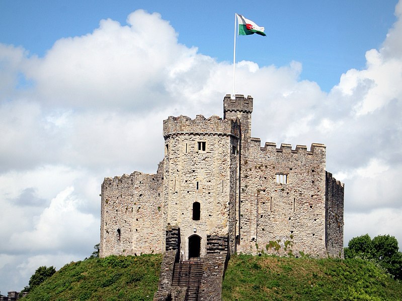 File:Cardiff Castle - panoramio (2).jpg